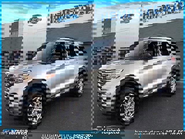 Certified 2022 Ford Explorer XLT w/ Equipment Group 202A image 3