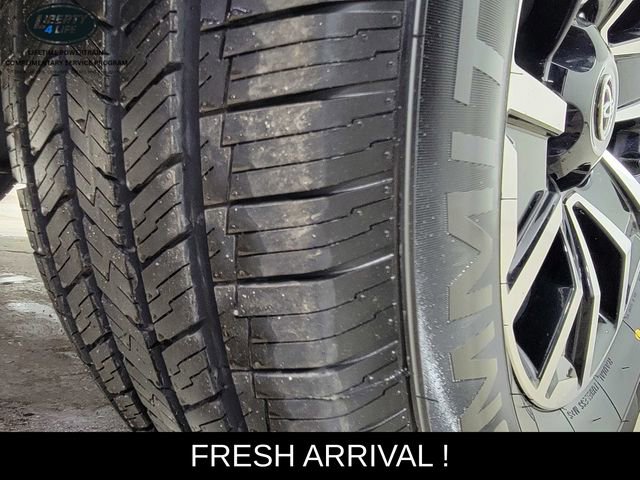 Used 2021 Toyota Tacoma TRD Sport w/ TRD Premium Sport Package AWD/4WD image 11