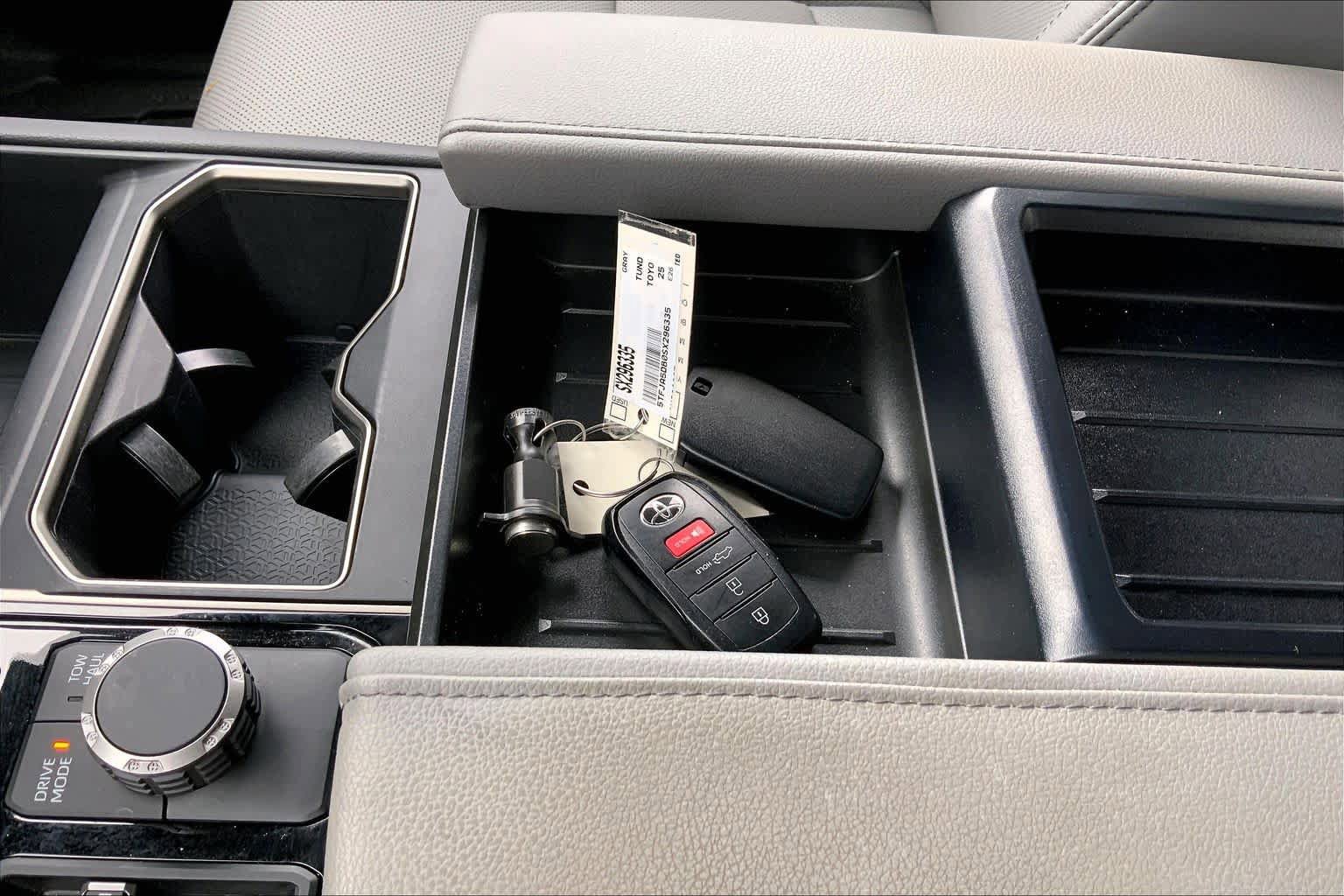 Used 2025 Toyota Tundra Limited AWD/4WD image 14