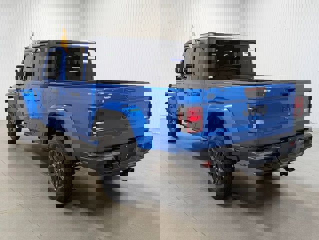 Used 2024 Jeep Gladiator Sport image 3