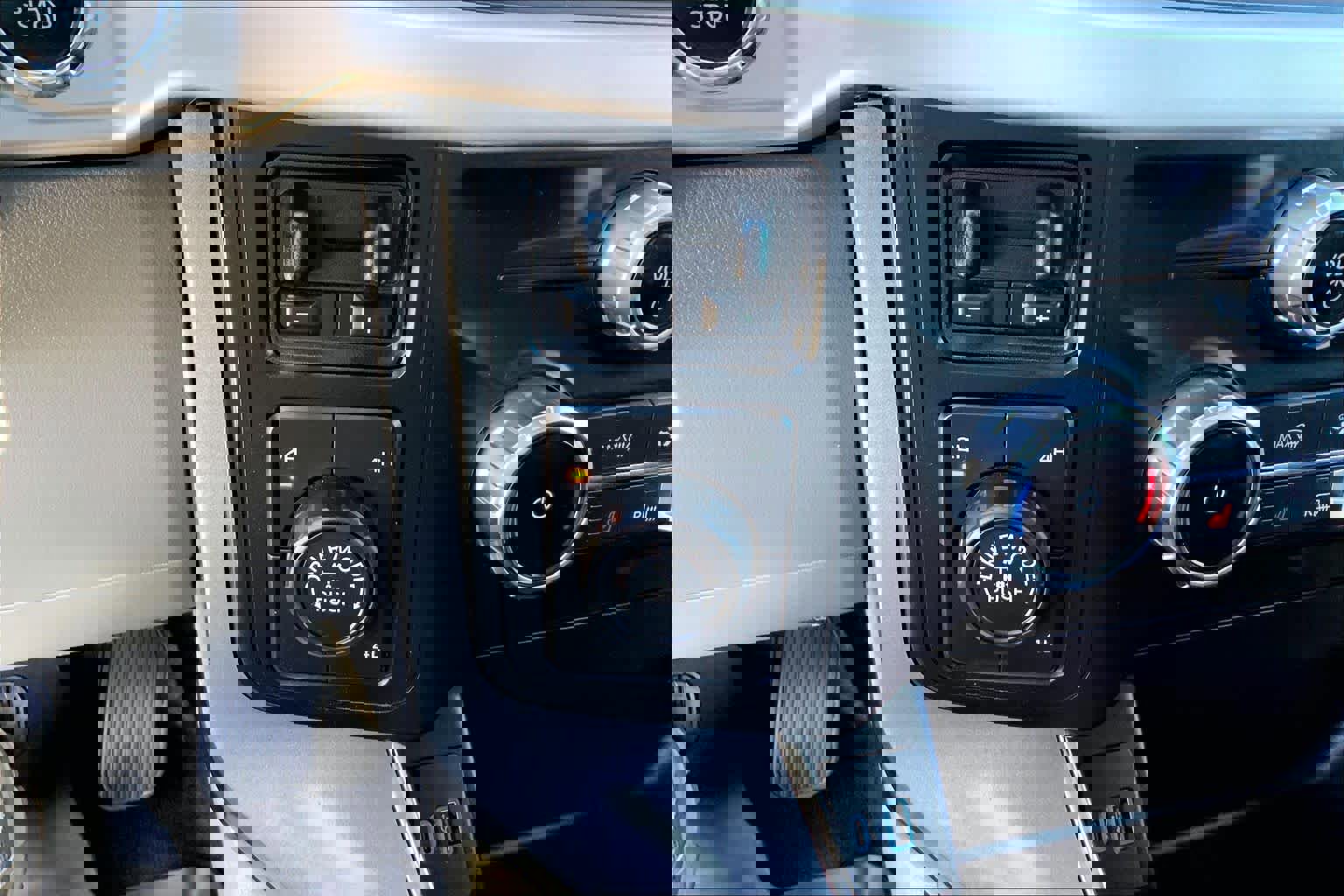 Certified 2022 Ford F150 XLT w/ Equipment Group 302A High image 30