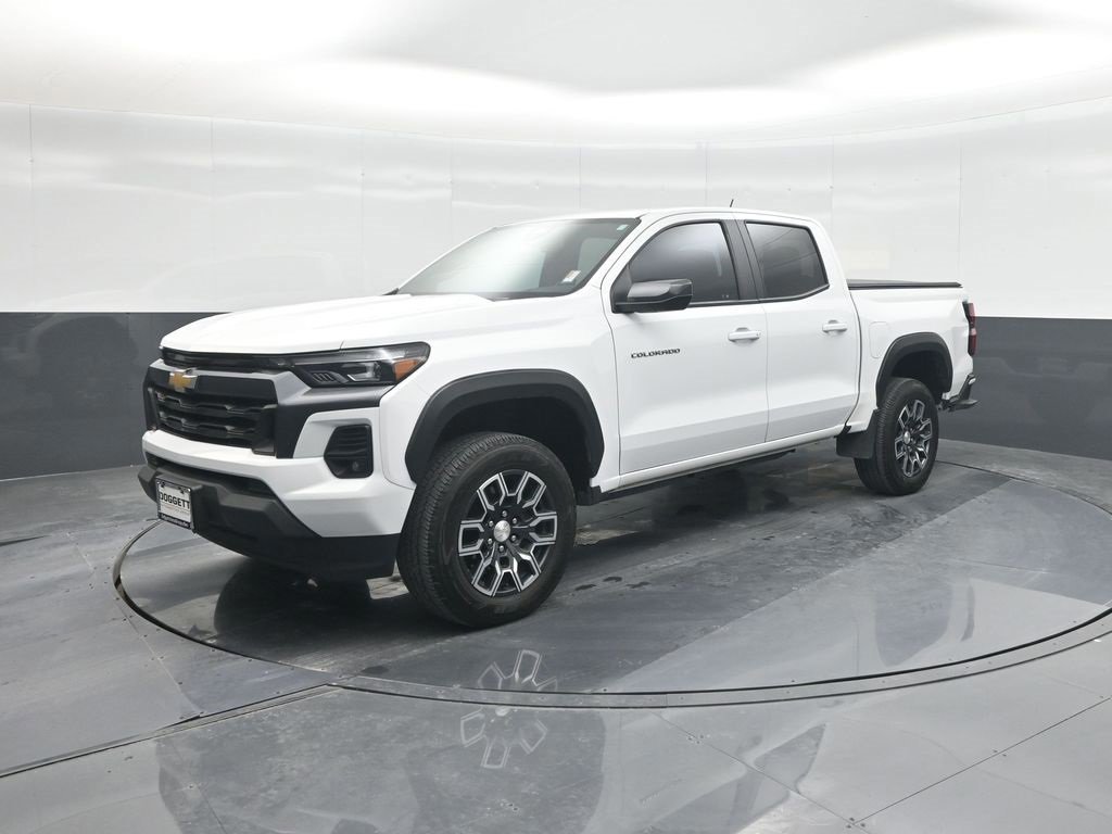Used 2024 Chevrolet Colorado LT w/ LT Convenience Package III image 2