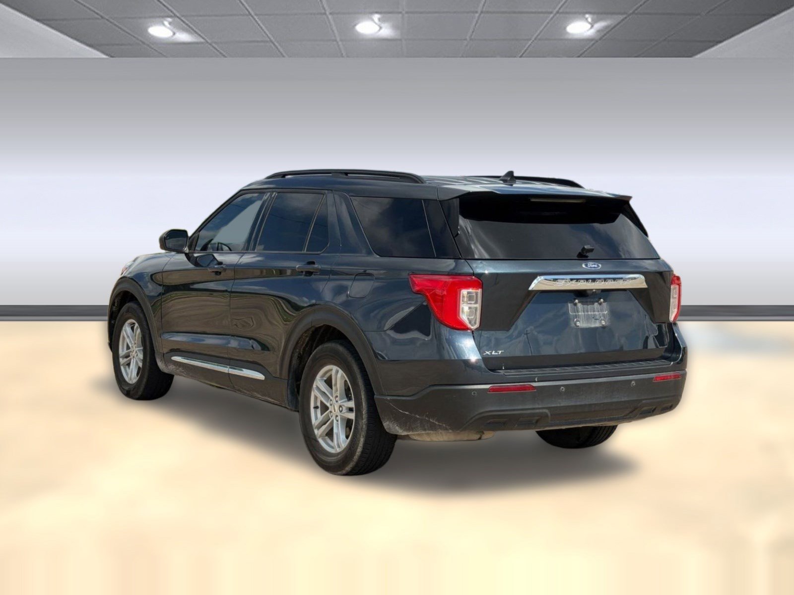 Certified 2024 Ford Explorer XLT RWD image 3