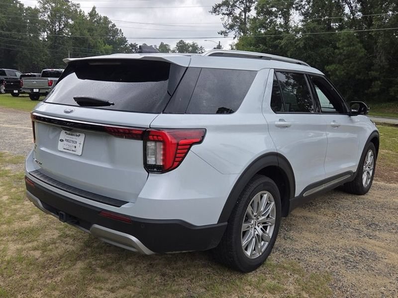 Certified 2025 Ford Explorer Platinum RWD image 13