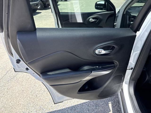 Used 2019 Jeep Cherokee Latitude Plus FWD image 27