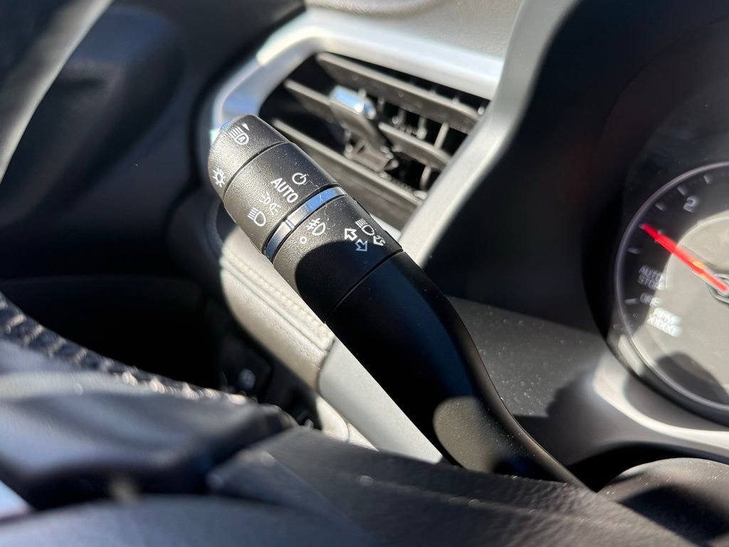 Used 2023 GMC Acadia SLT image 39