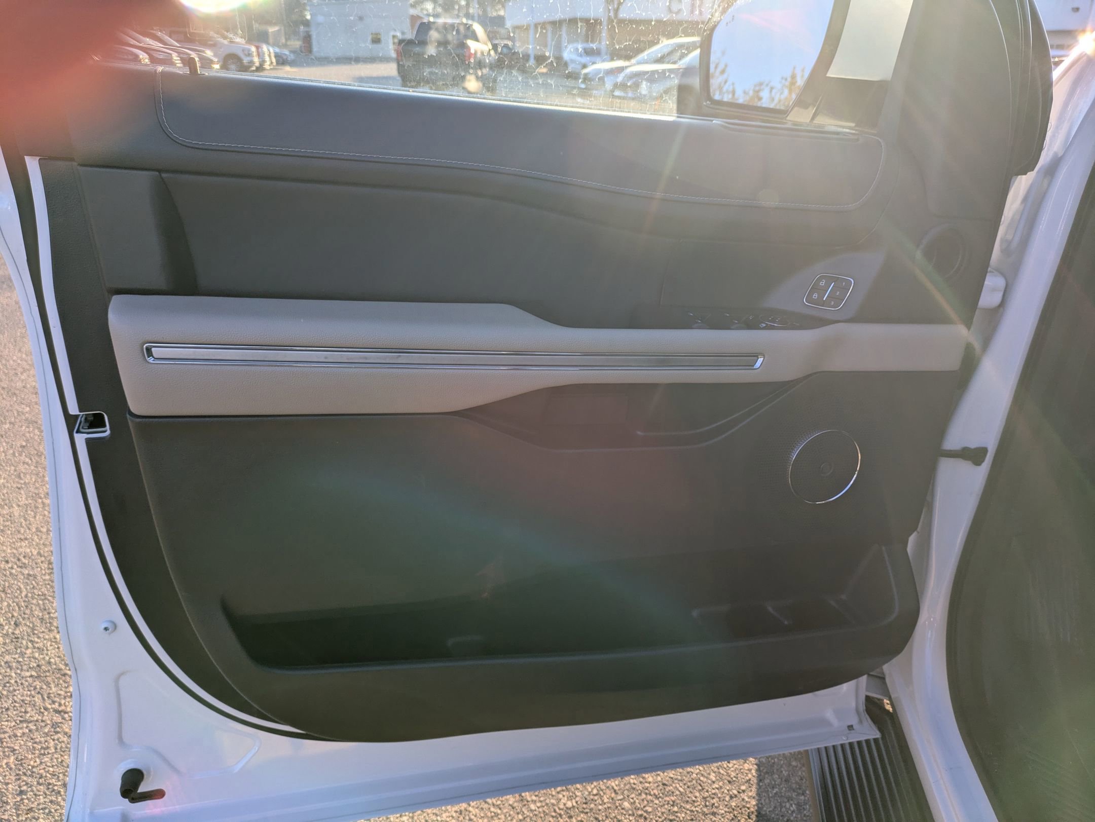 Certified 2024 Ford Expedition Limited image 12