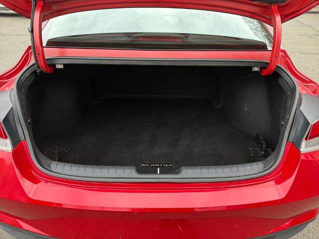 Used 2021 Hyundai Elantra SE w/ Cargo Package FWD image 15