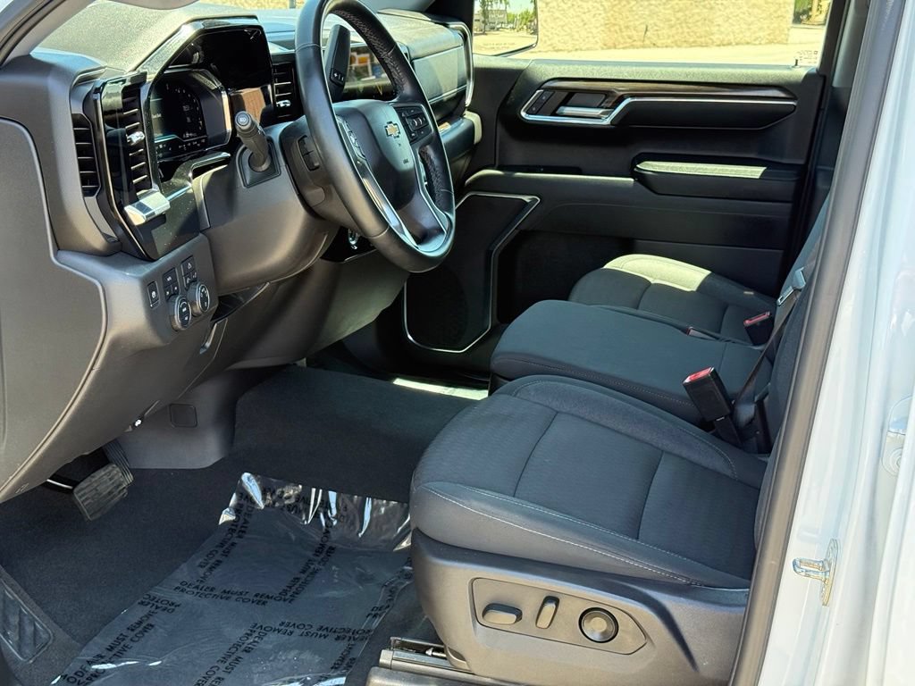 Used 2024 Chevrolet Silverado 1500 LT AWD/4WD image 6