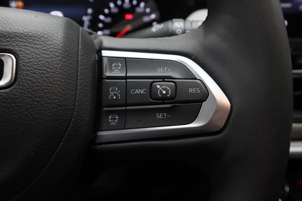 Used 2025 Jeep Compass Limited image 29