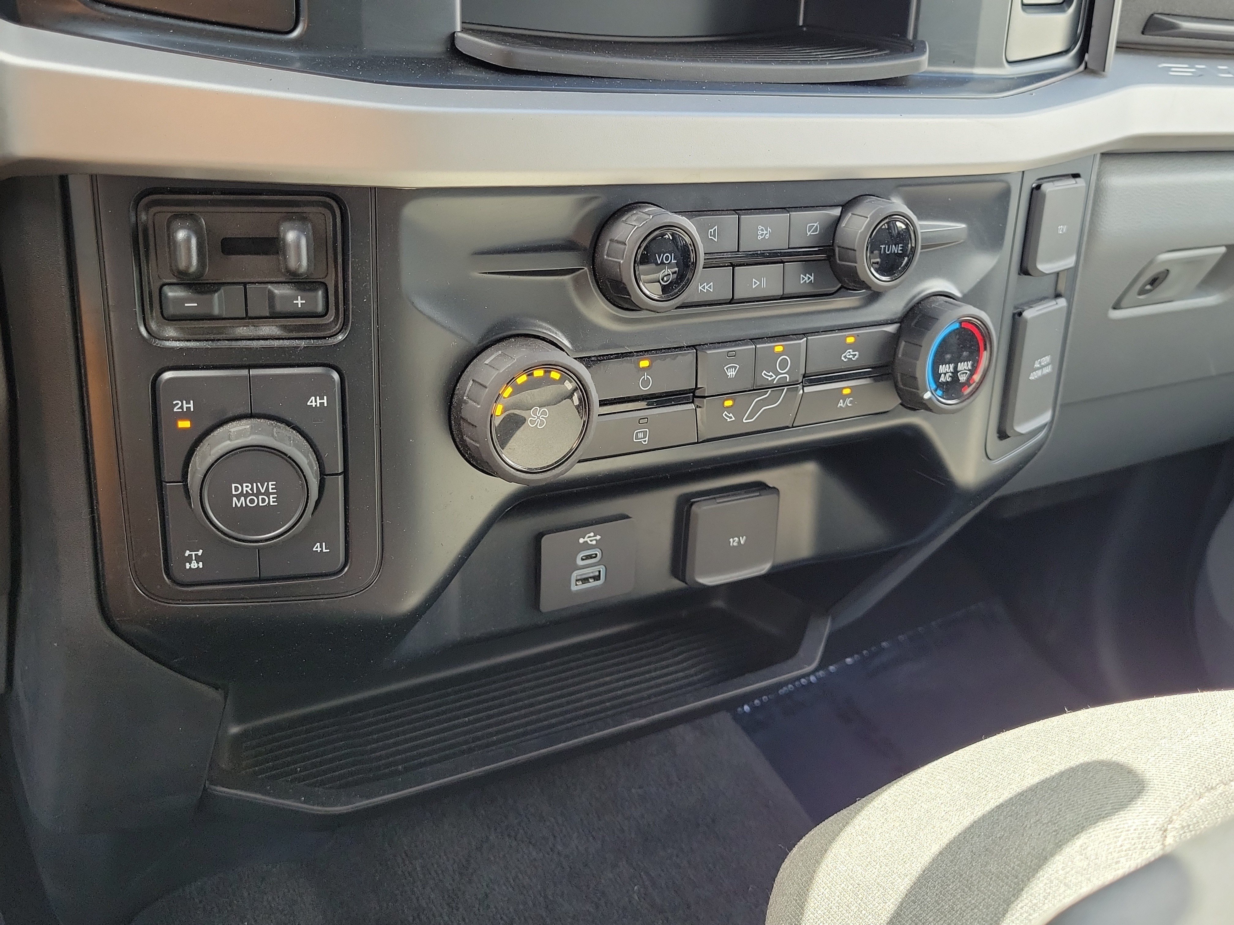 Certified 2024 Ford F250 XLT w/ 360-Degree Camera Package AWD/4WD image 26