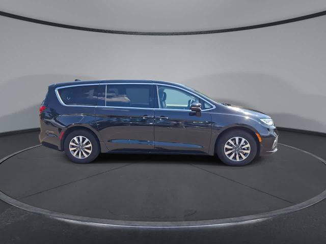 Used 2023 Chrysler Pacifica Touring-L FWD image 9