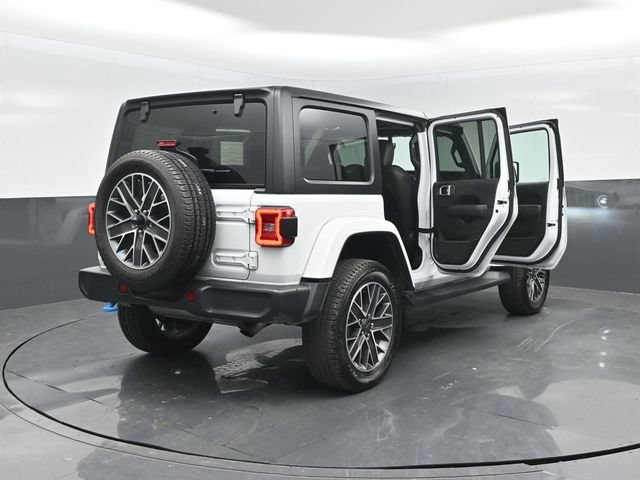 Used 2023 Jeep Wrangler Unlimited Sahara w/ Cold Weather Group AWD/4WD image 27
