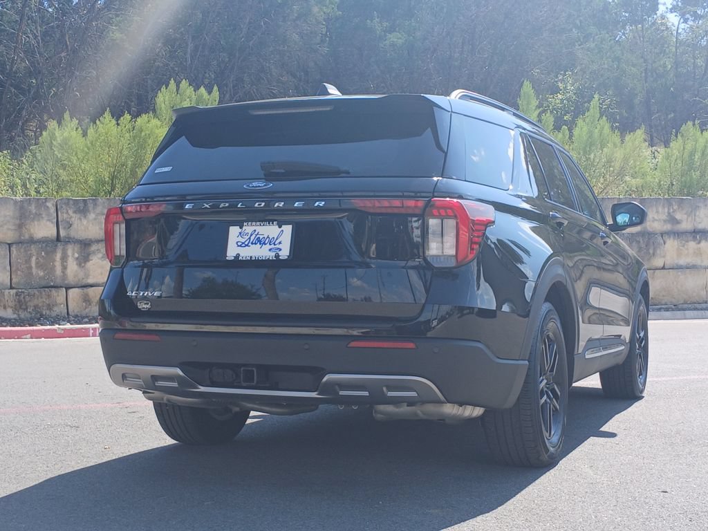Certified 2025 Ford Explorer Active w/ Active Comfort Package RWD image 3