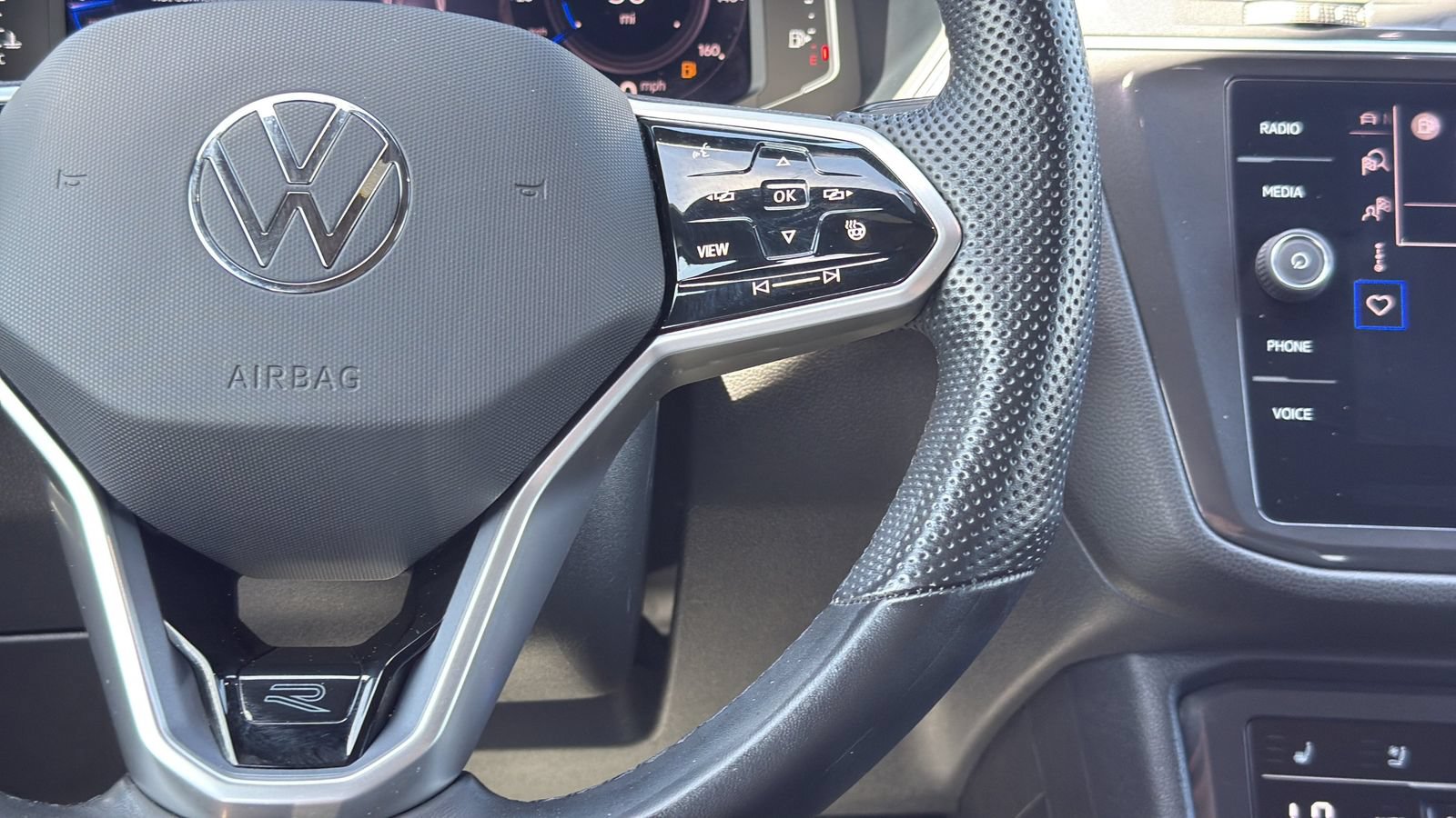 Used 2024 Volkswagen Tiguan SEL R-Line AWD/4WD image 15