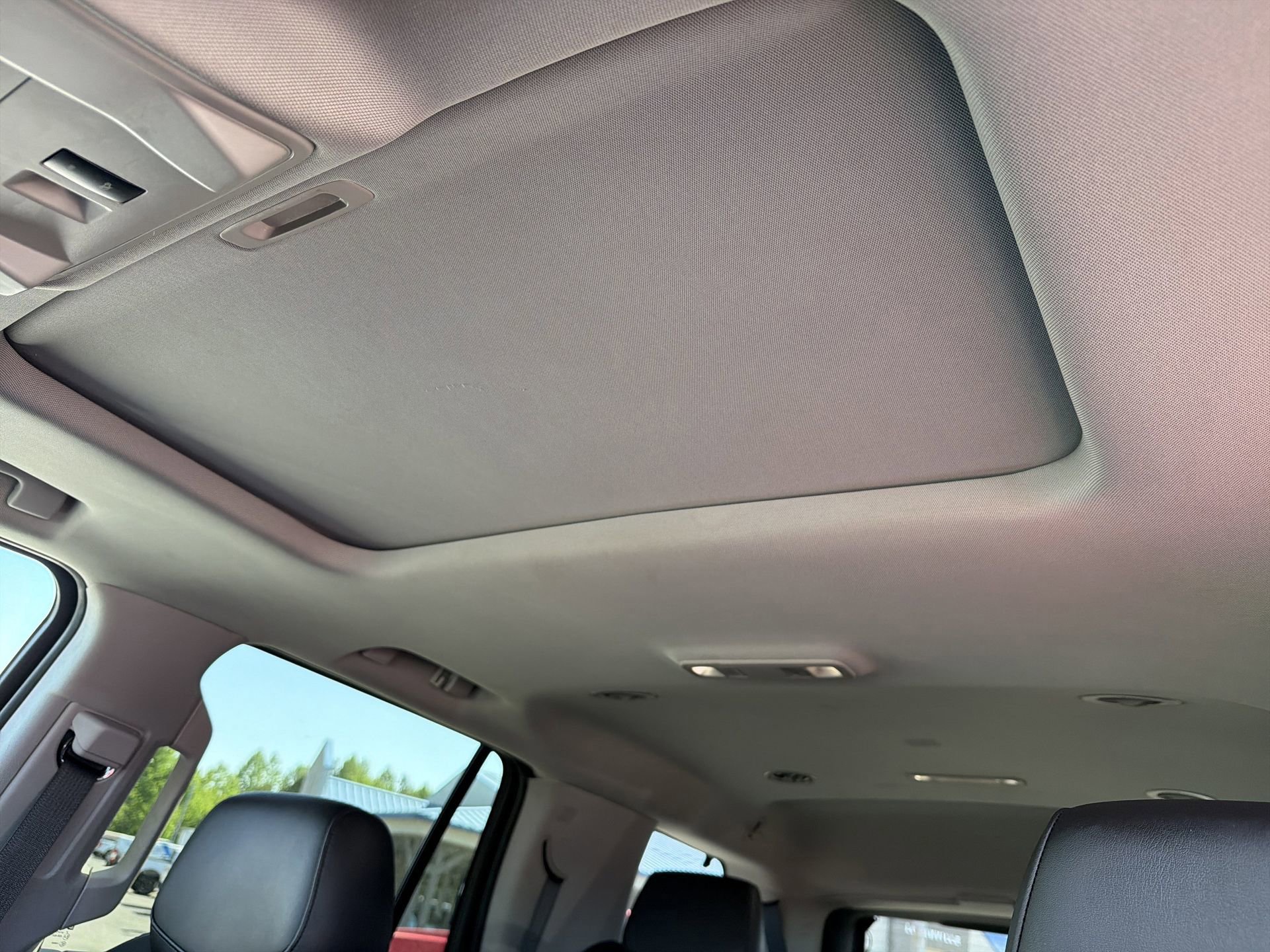 Used 2020 Cadillac Escalade Luxury w/ Escalade Sport Edition AWD/4WD image 11