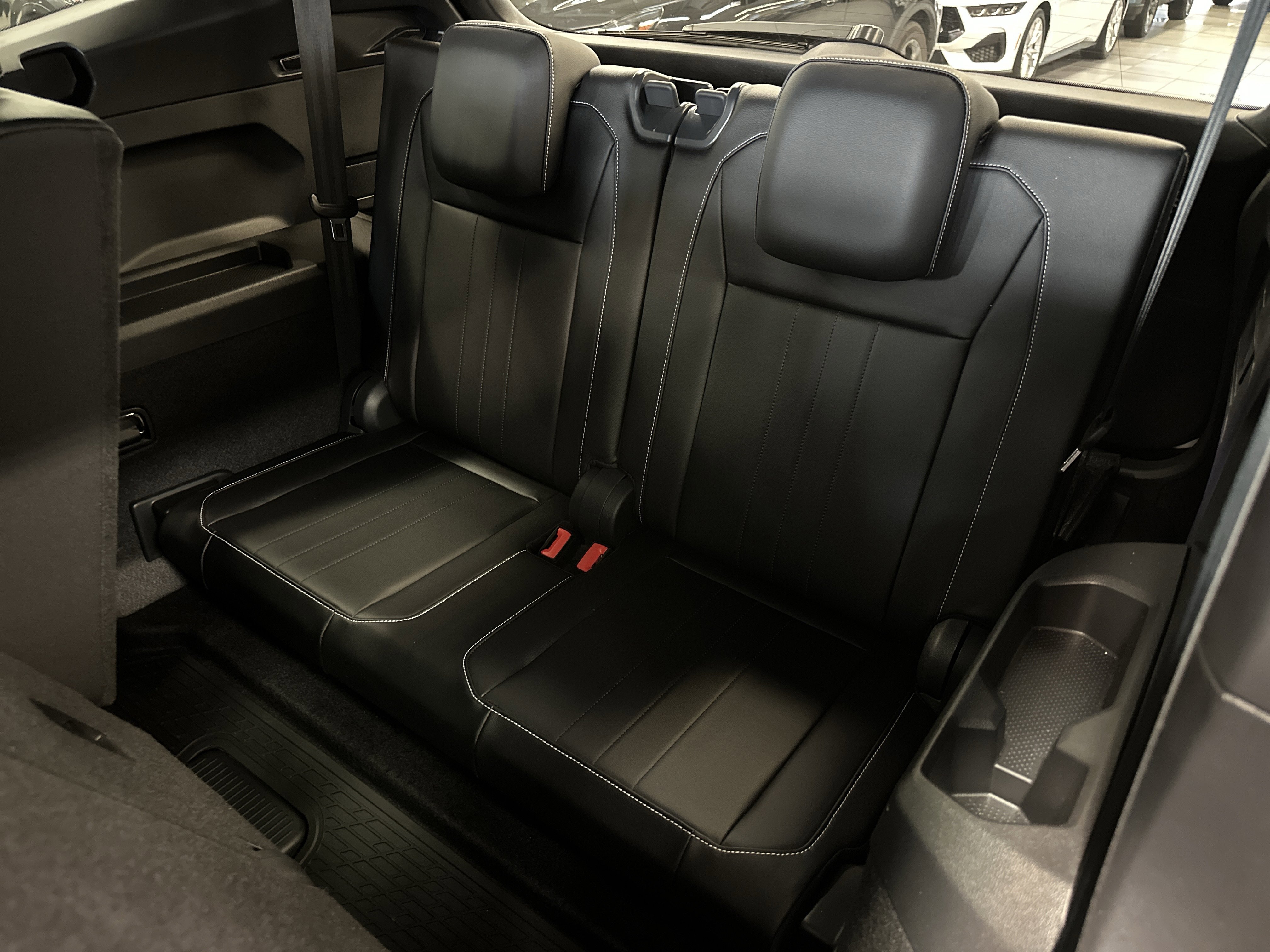 Used 2024 Volkswagen Tiguan SE R-Line image 7