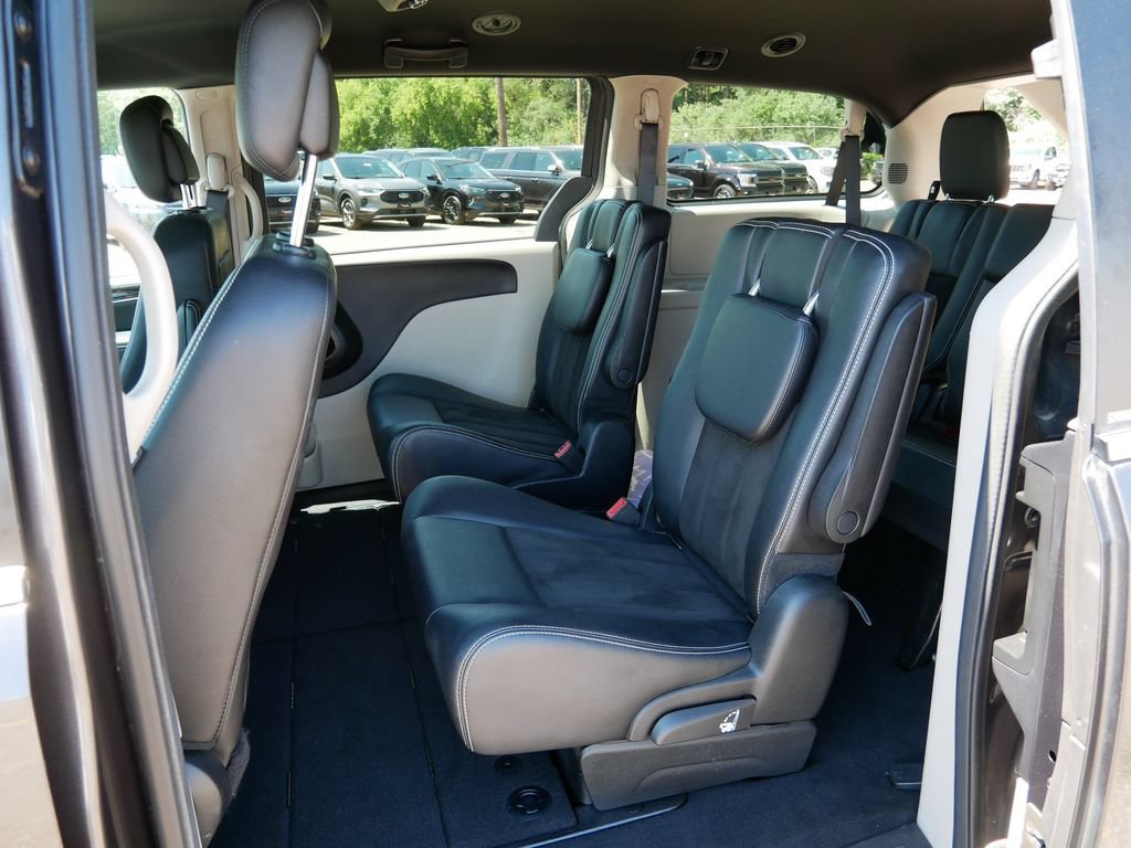 Used 2019 Dodge Grand Caravan SXT FWD image 11