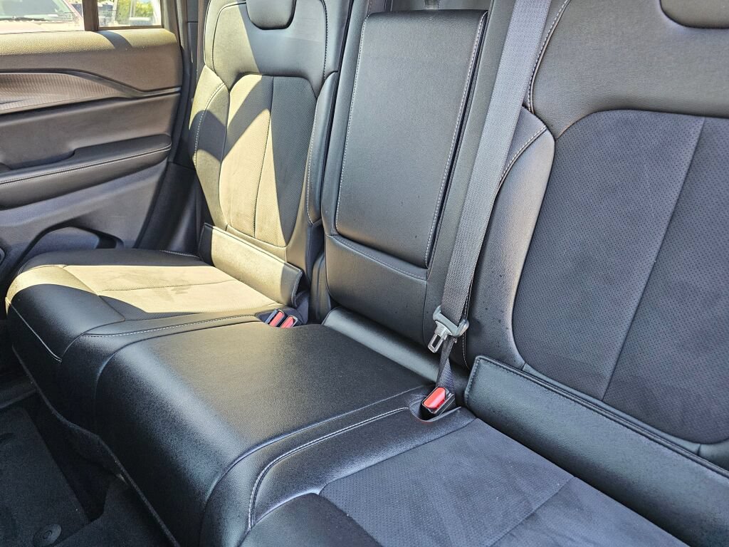 Used 2024 Jeep Grand Cherokee Altitude AWD/4WD image 17