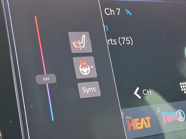 Used 2025 Chrysler Pacifica Select image 24