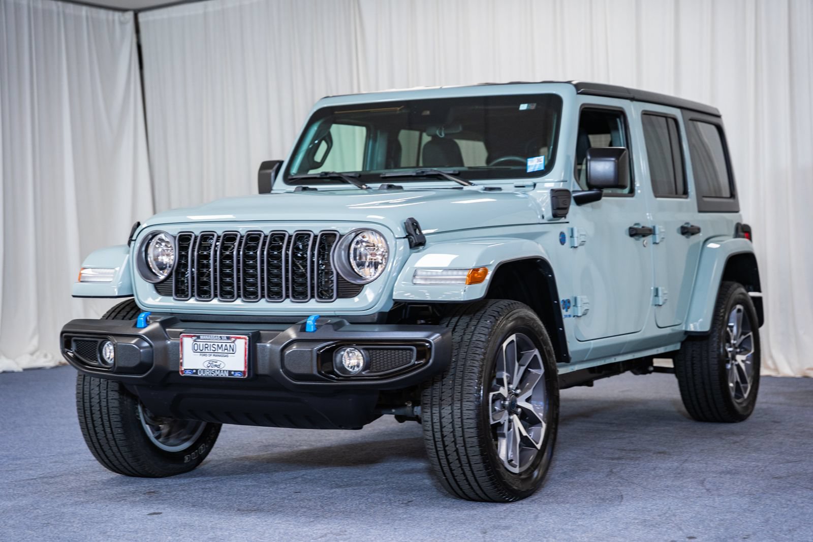 Used 2024 Jeep Wrangler Unlimited AWD/4WD image 3