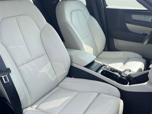 Used 2025 Volvo XC40 B5 Plus AWD/4WD image 15