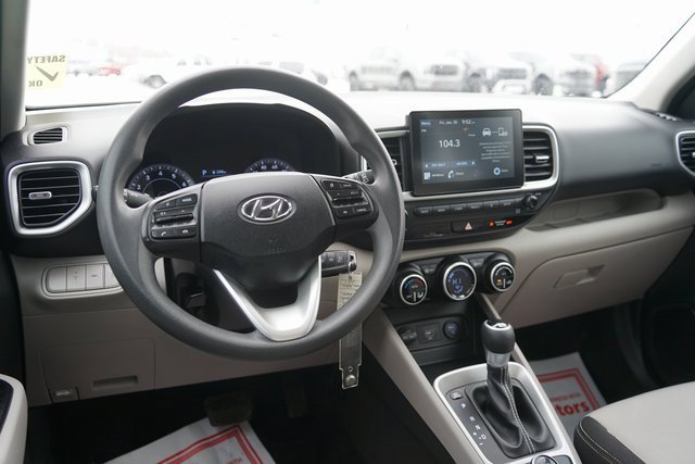 Used 2020 Hyundai Venue SEL image 9