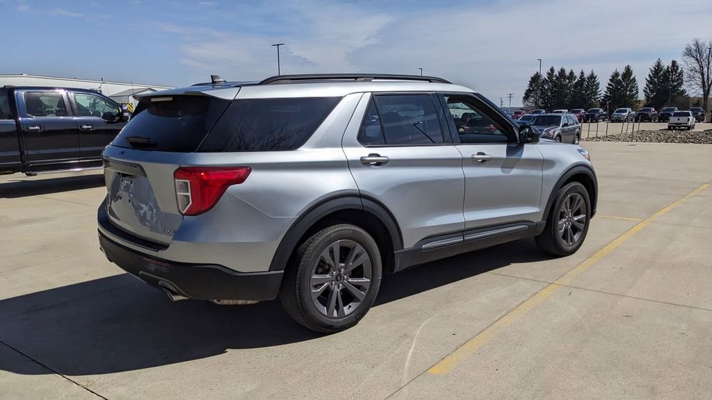 Certified 2022 Ford Explorer XLT w/ XLT Sport Appearance Package image 3