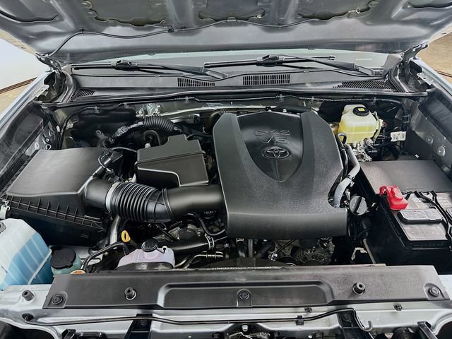 Used 2022 Toyota Tacoma TRD Off-Road w/ Technology Package AWD/4WD image 29