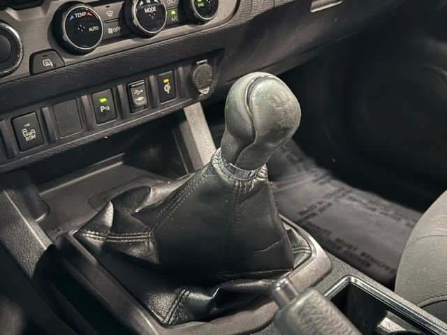 Used 2017 Toyota Tacoma TRD Off-Road image 31