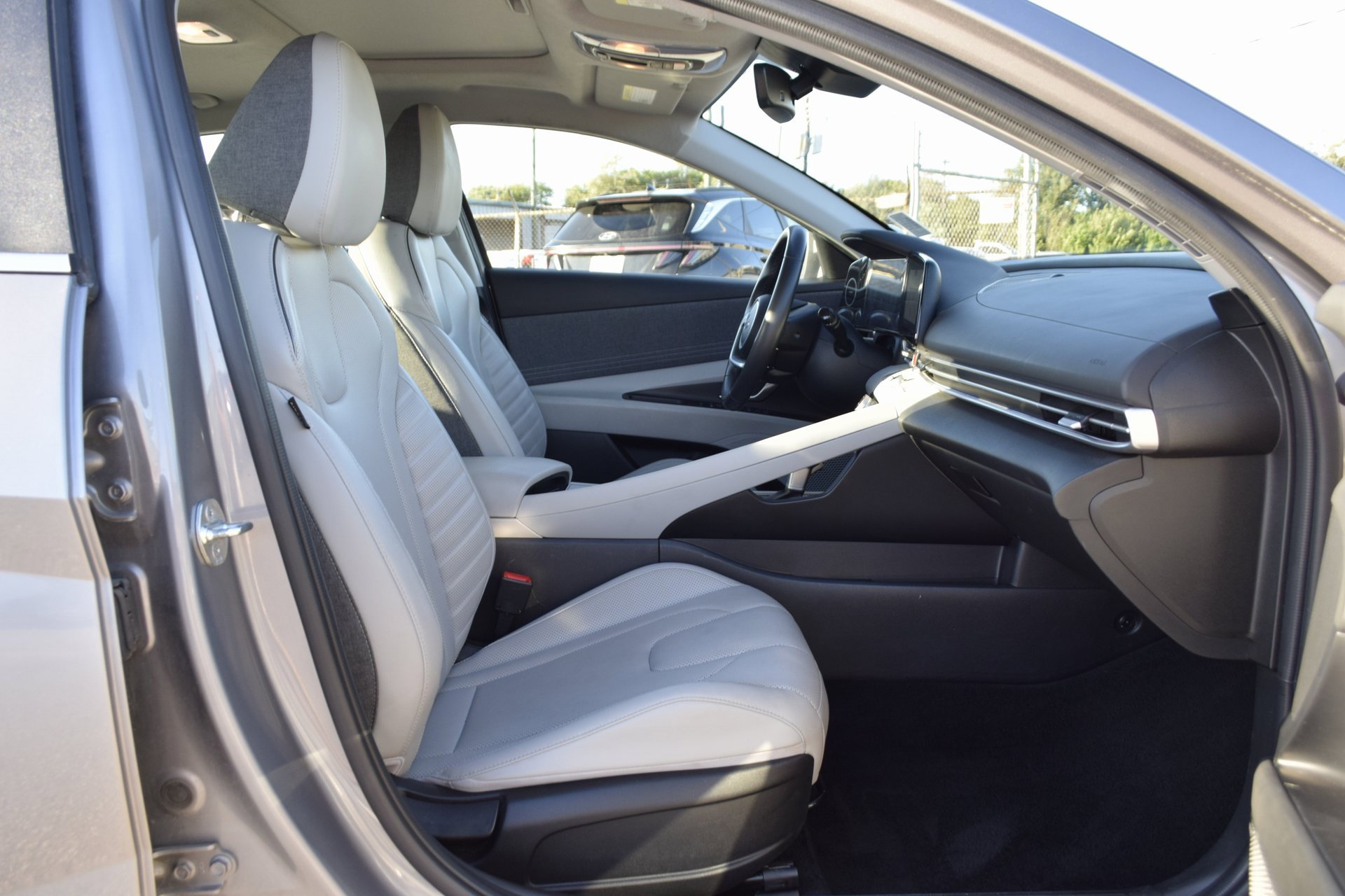 Used 2024 Hyundai Elantra Limited image 24