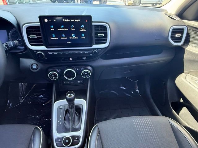 Used 2022 Hyundai Venue Limited FWD image 18
