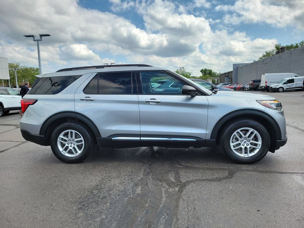 Certified 2025 Ford Explorer Active RWD image 3