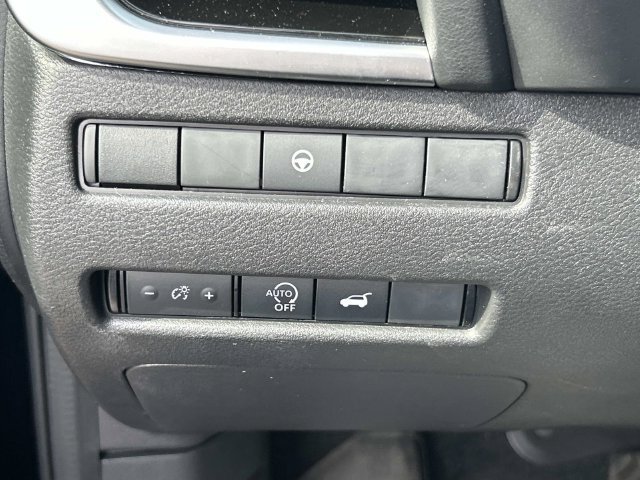 Used 2025 Nissan Rogue SV AWD/4WD image 33