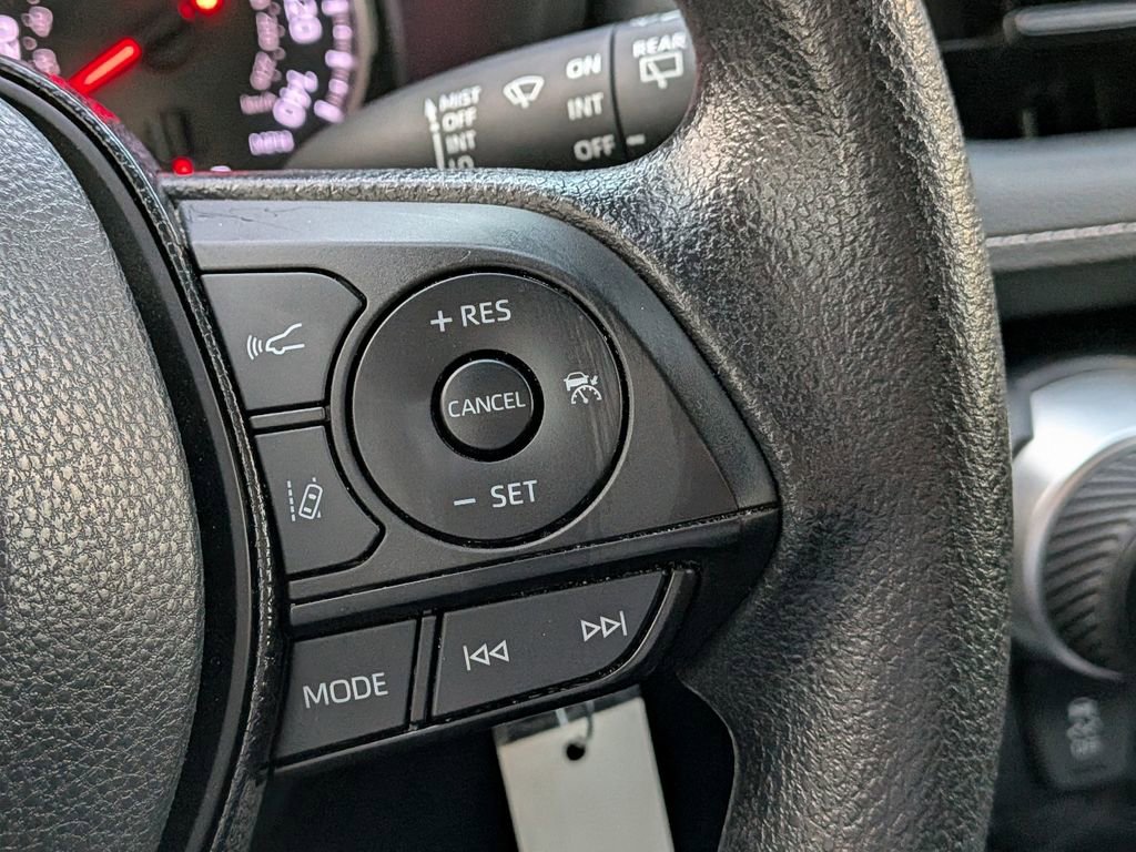 Used 2021 Toyota RAV4 LE image 25