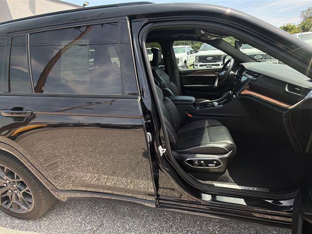 Used 2023 Jeep Grand Cherokee L Summit w/ Advanced Protech Group IV AWD/4WD image 21