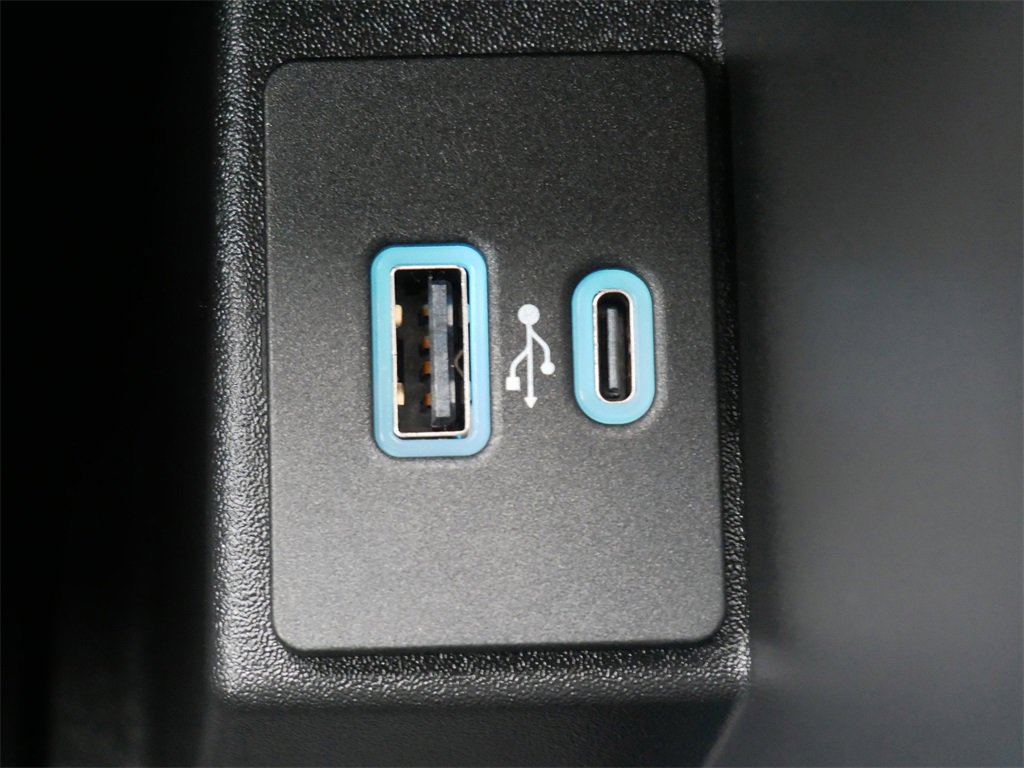 Certified 2022 Ford Edge Titanium w/ Class II Trailer Tow Package image 22