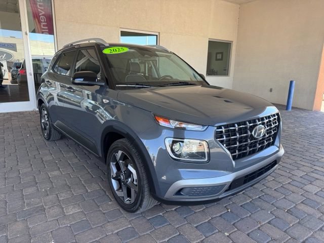 Used 2025 Hyundai Venue Limited FWD image 7