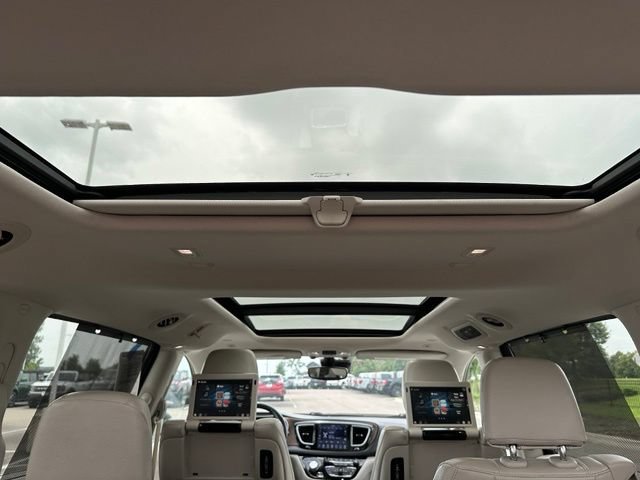 Used 2019 Chrysler Pacifica Touring-L Plus w/ Advanced Safetytec Group FWD image 14