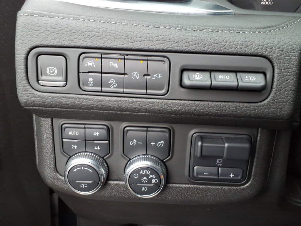 Used 2021 GMC Yukon Denali w/ Denali Ultimate Package AWD/4WD image 19