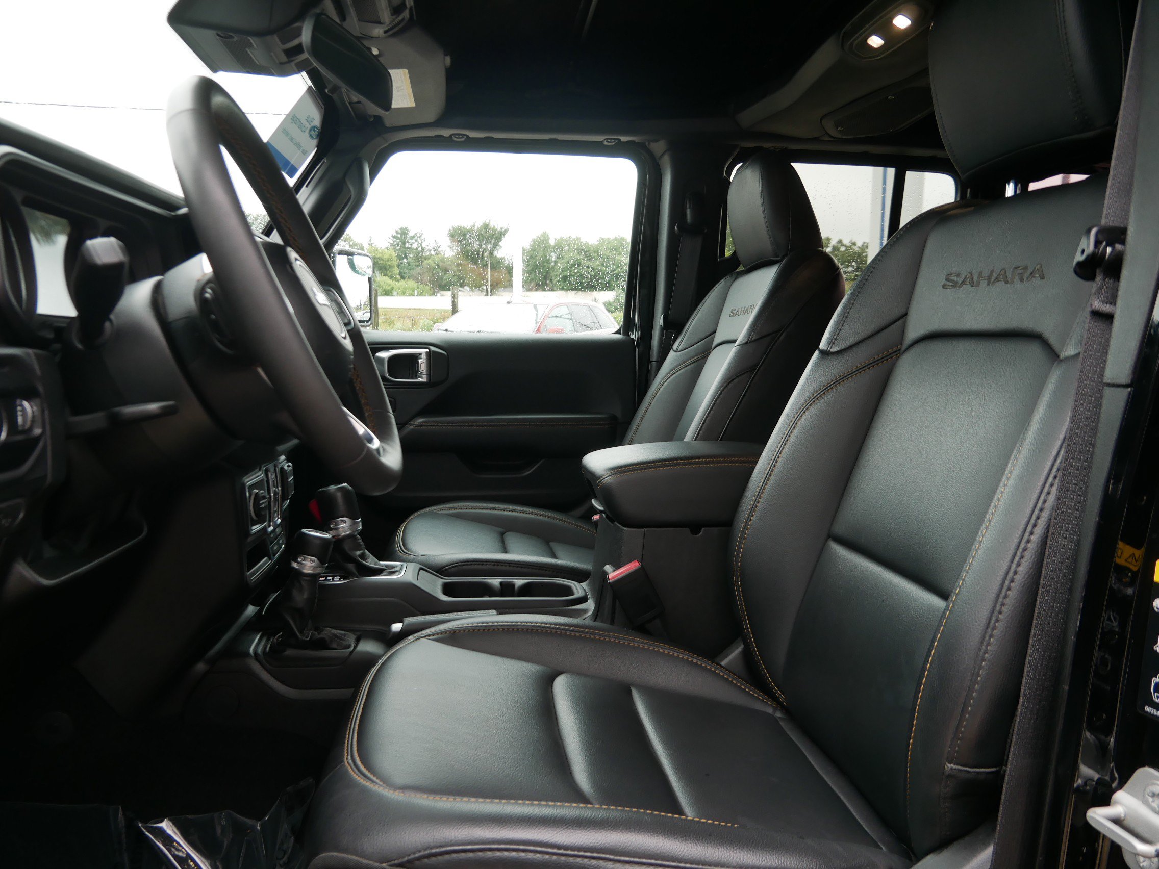 Used 2024 Jeep Wrangler Unlimited Sahara AWD/4WD image 4