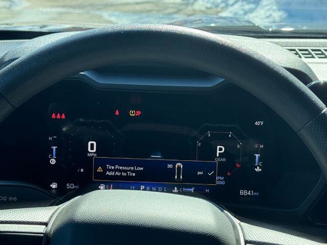 Used 2024 Chevrolet Colorado W/T image 13