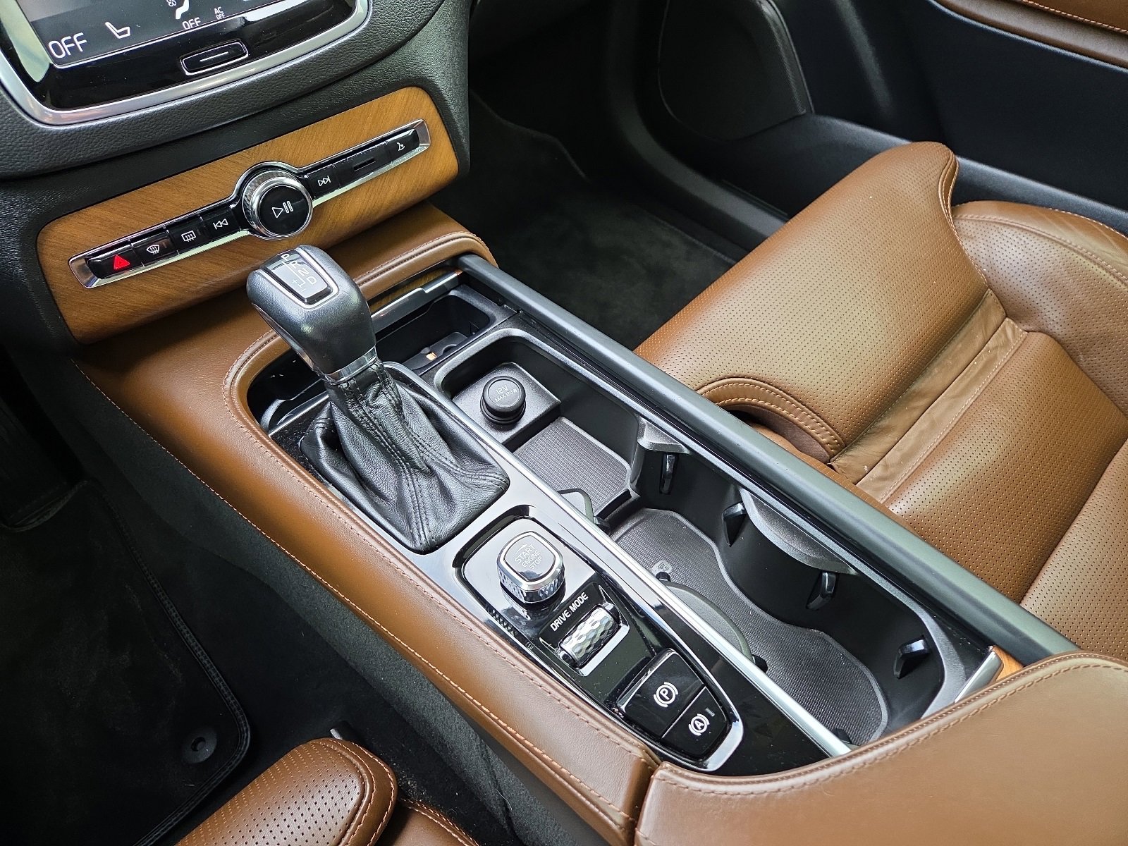 Used 2019 Volvo XC90 T6 Inscription w/ Protection Package Premier image 25