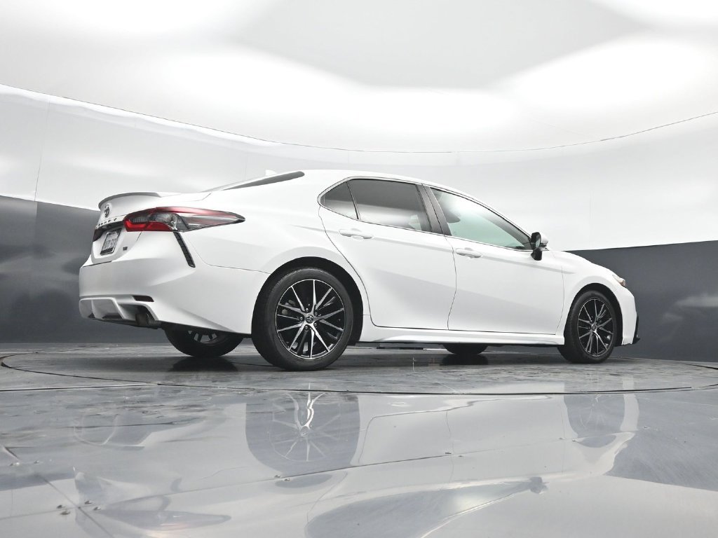 Used 2023 Toyota Camry SE w/ Cold Weather Package FWD image 43