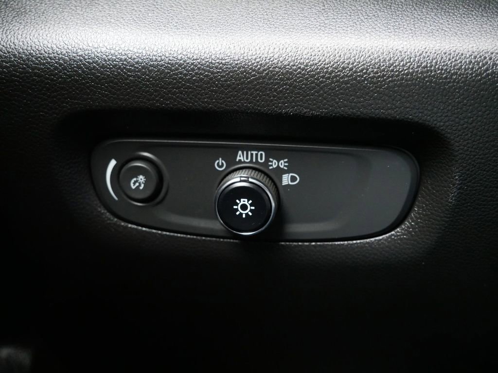 Used 2023 Chevrolet Traverse LT image 18