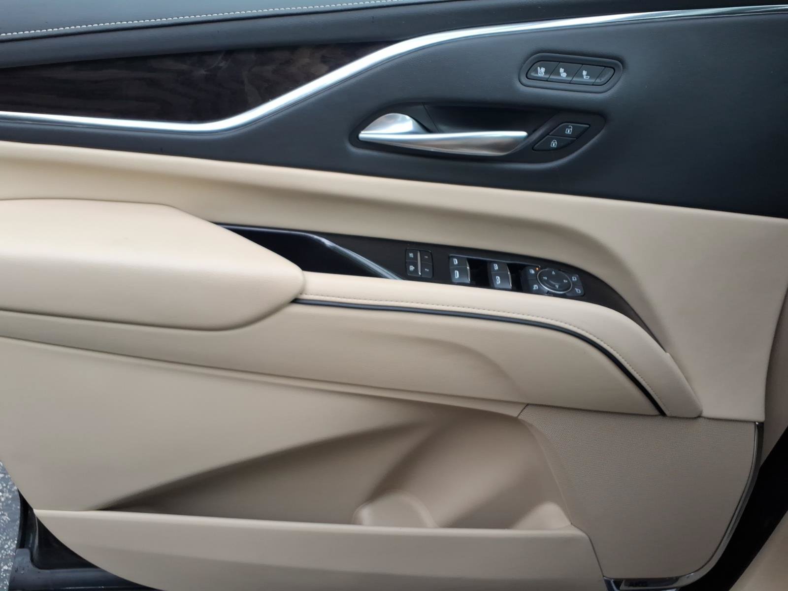 Used 2023 Cadillac Escalade Premium Luxury w/ LPO, Floor Liner Package AWD/4WD image 24