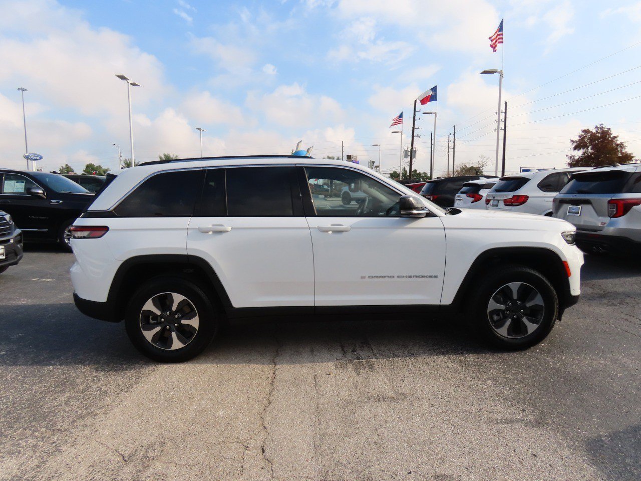 Used 2022 Jeep Grand Cherokee Limited 4xe w/ Luxury Tech Group II image 8