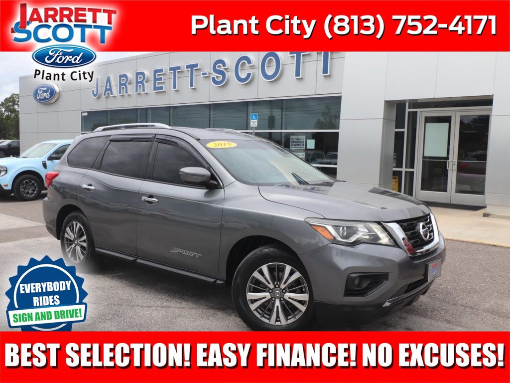 Used 2019 Nissan Pathfinder SV FWD image 1