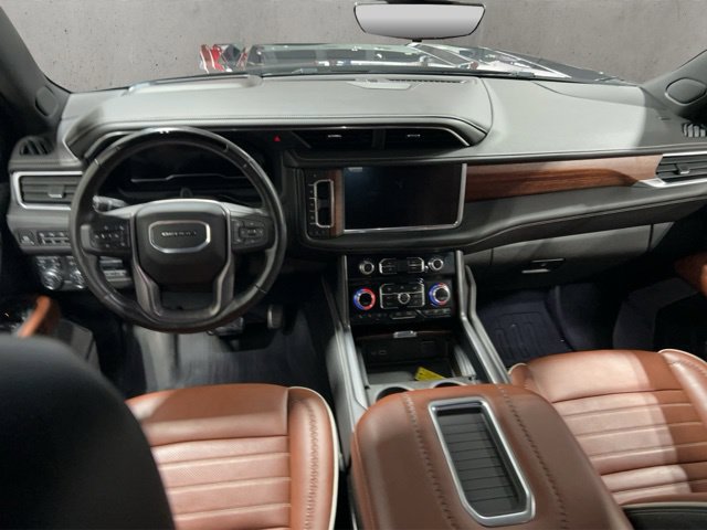 Used 2024 GMC Yukon Denali Ultimate AWD/4WD image 3