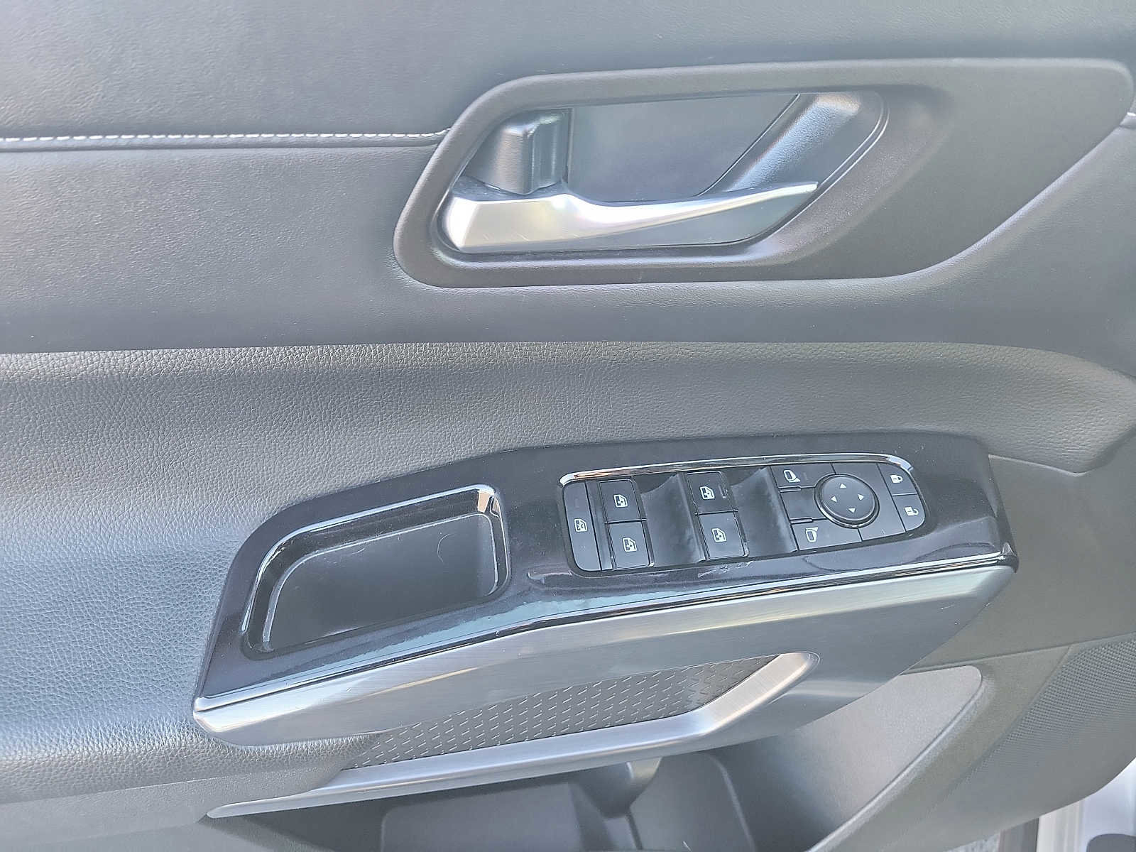 Used 2022 Nissan Pathfinder SL w/ SL Premium Package image 14